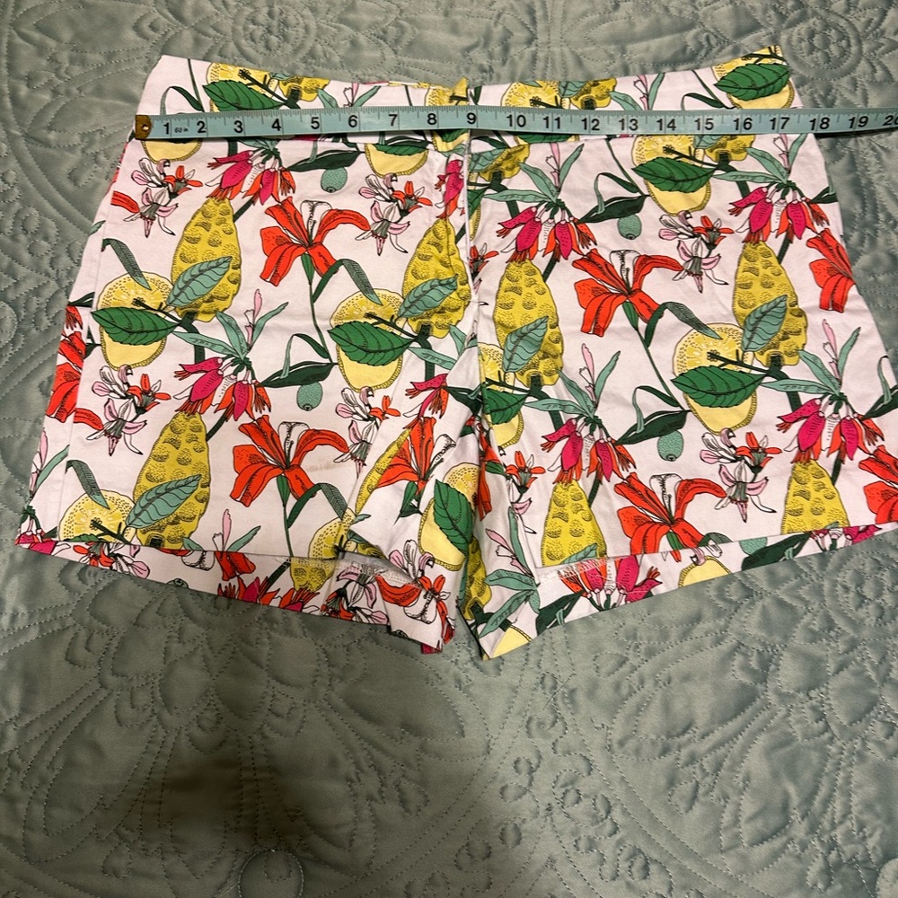 Tropical Floral Women's Shorts bin3